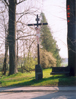 kříž vedle kaple